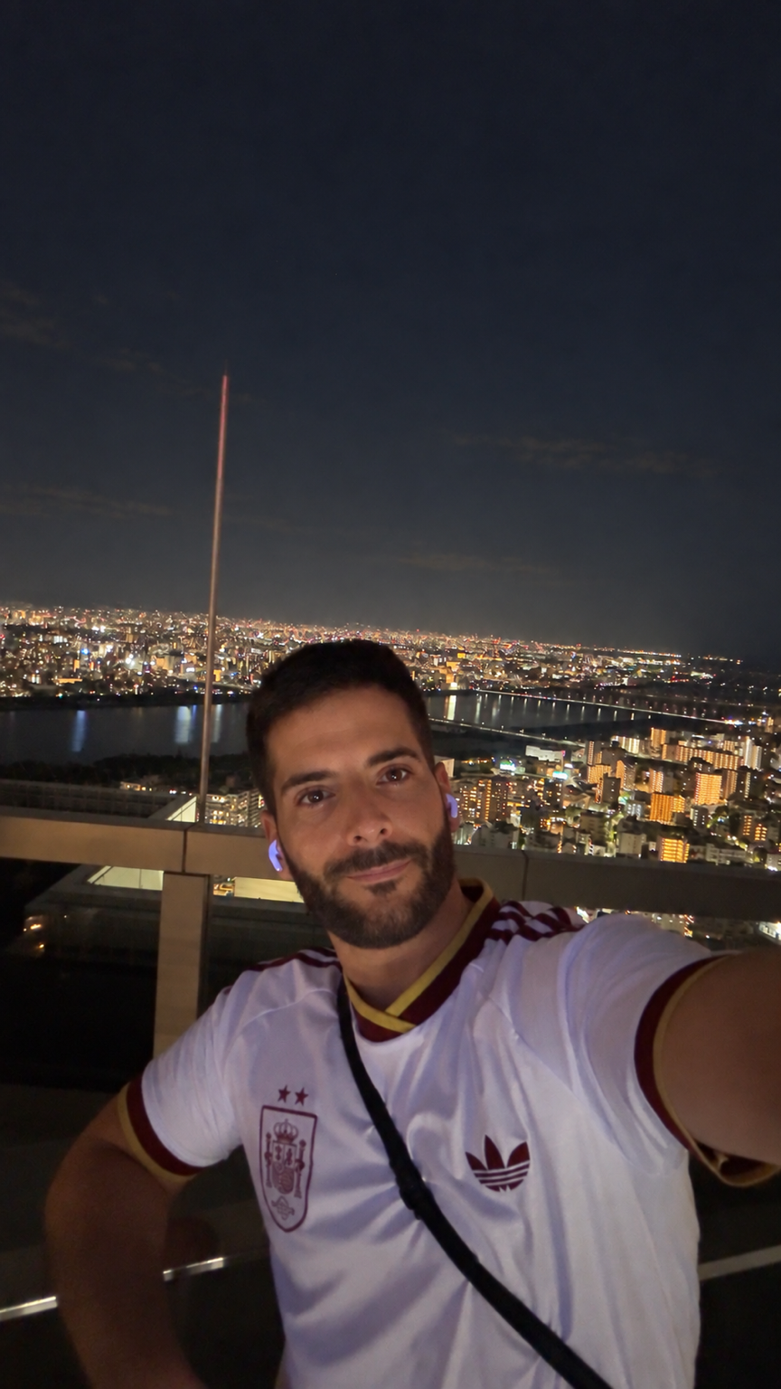 Carlos en el mirador del Umeda Sky Building de Osaka